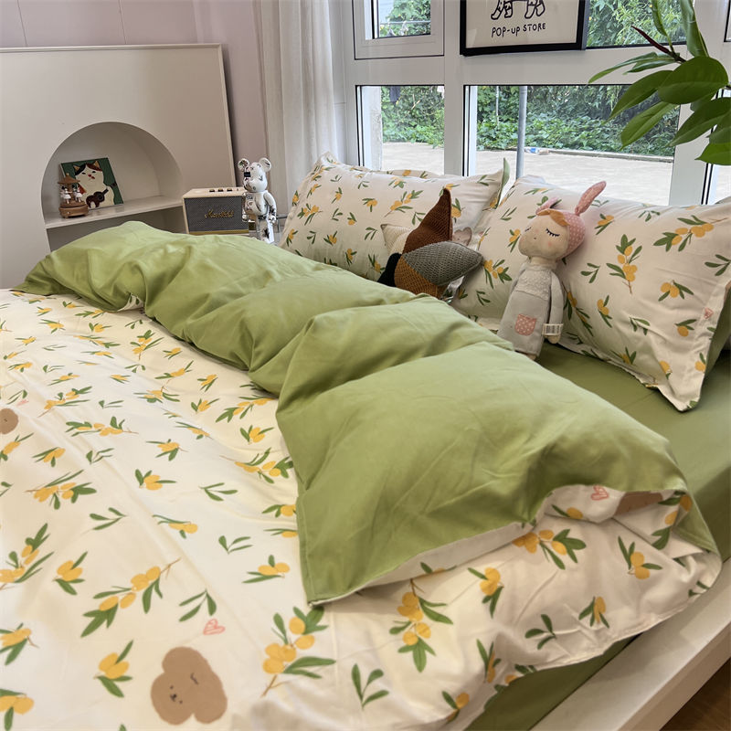 Floral Kawaii Cottage Friends Bedding Set